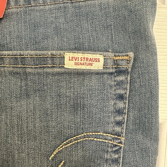 Levi Strauss Straight Leg Jeans Classic Blue | Women’s Size 6 | New With Tags - Picture 8 of 9